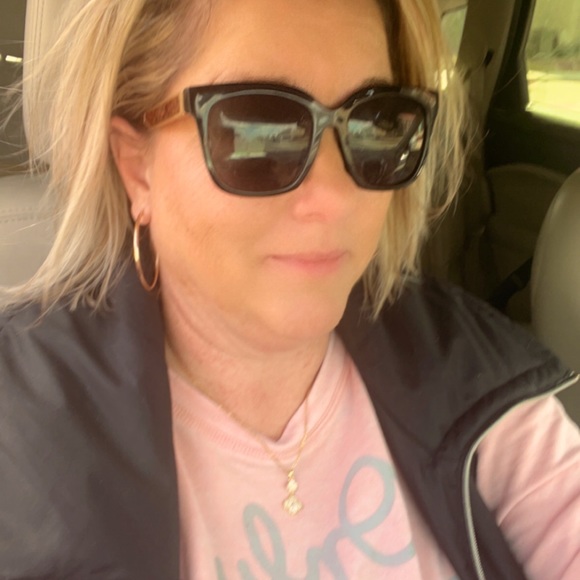 Meet your Posher, Dana - Picture 1 of 2